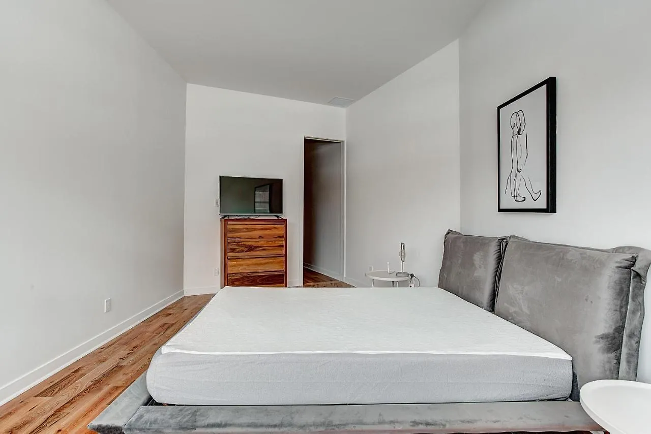 Modern Suites In Ndg Montreal Apartment